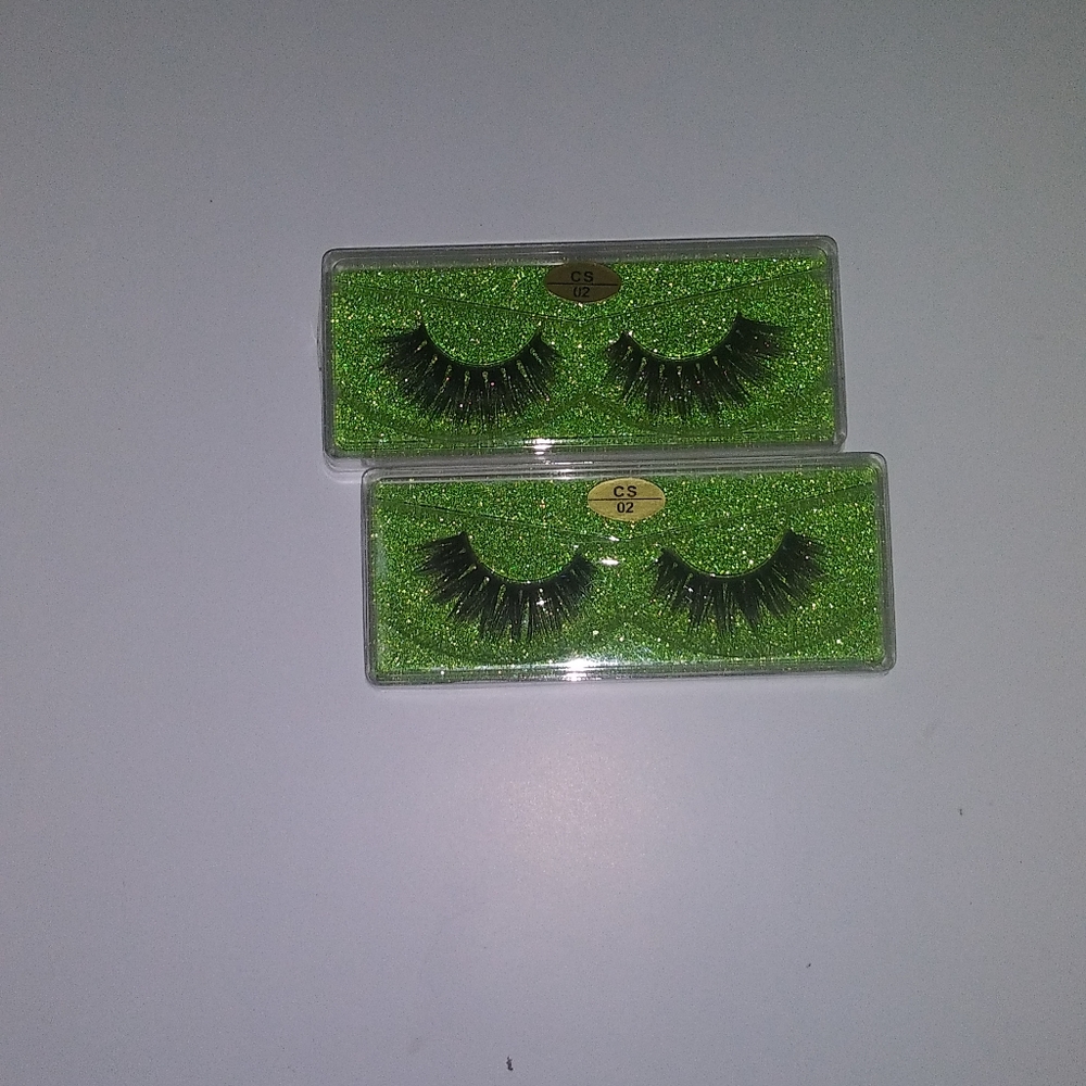Lashes - Picture 3 of 4
